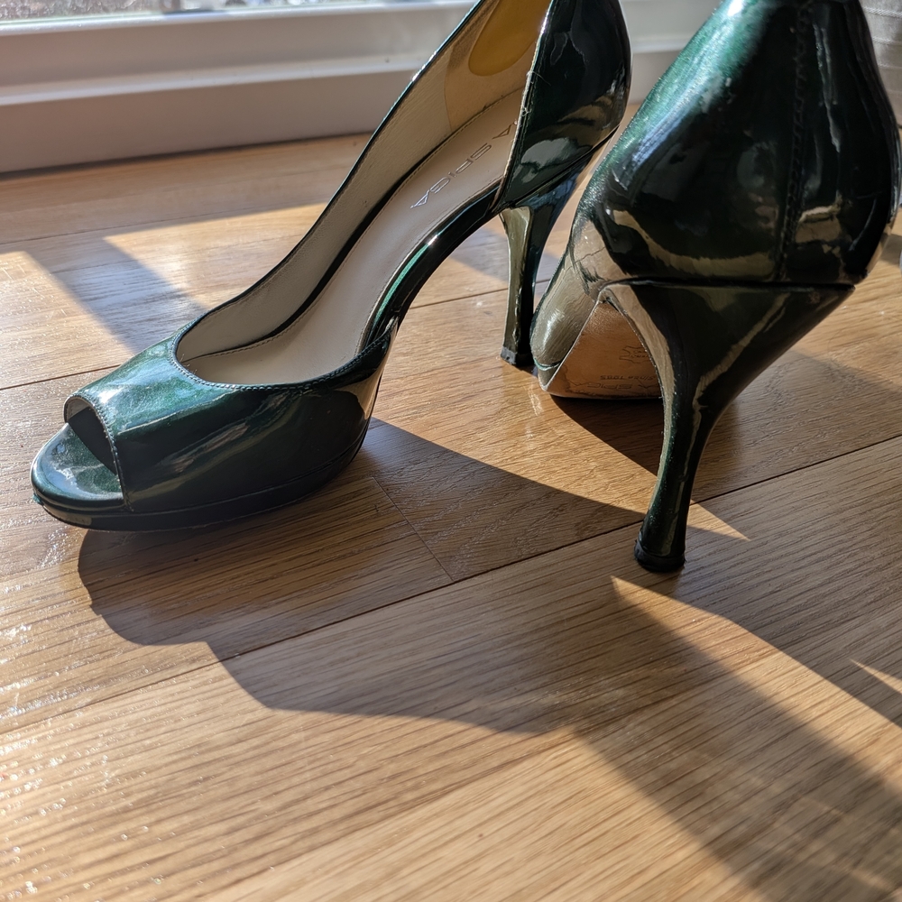 Elegant Dark Green Peep-Toe Heels